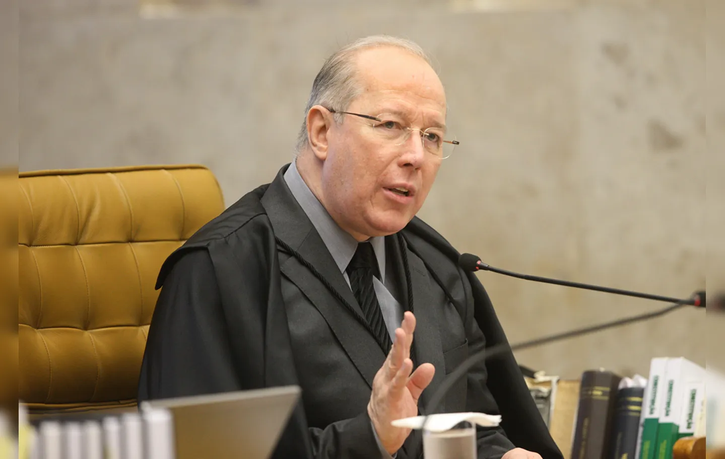 Celso de Mello envia ao plenário julgamento do foro privilegiado de Flávio Bolsonaro