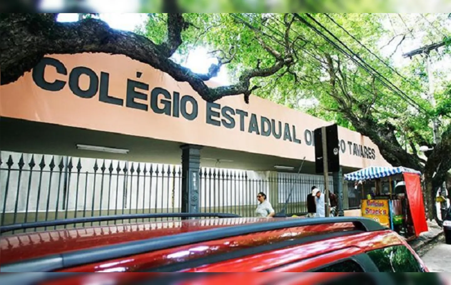 Colégio Estadual Odorico Tavares, no Corredor da Vitória, deixa de ser local de votação| Foto: Gildo Lima | Ag. A TARDE