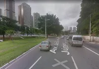 Acidente entre dois carros e uma moto deixa trânsito lento na av. Juracy Magalhães