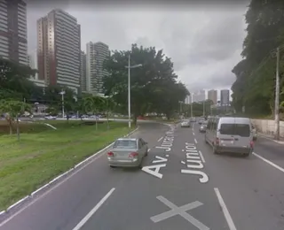 Acidente entre dois carros e uma moto deixa trânsito lento na av. Juracy Magalhães