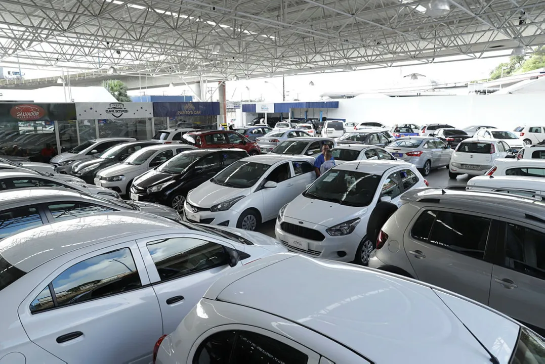Demanda alta no Auto Shopping Rodrigues, que adota novas estratégias para repor o estoque | Foto: Uendel Galter | Ag. A TARDE