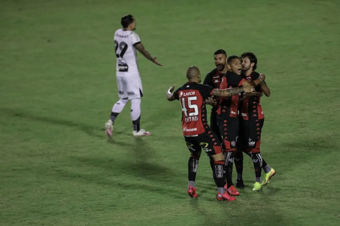 Jogadores comemoram gol contra o Vozão, mas resultado foi frustrante | Foto: Uendel Galter | Ag. A TARDE