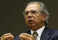 “Jamais esteve sob análise privatizar o SUS”, diz Guedes