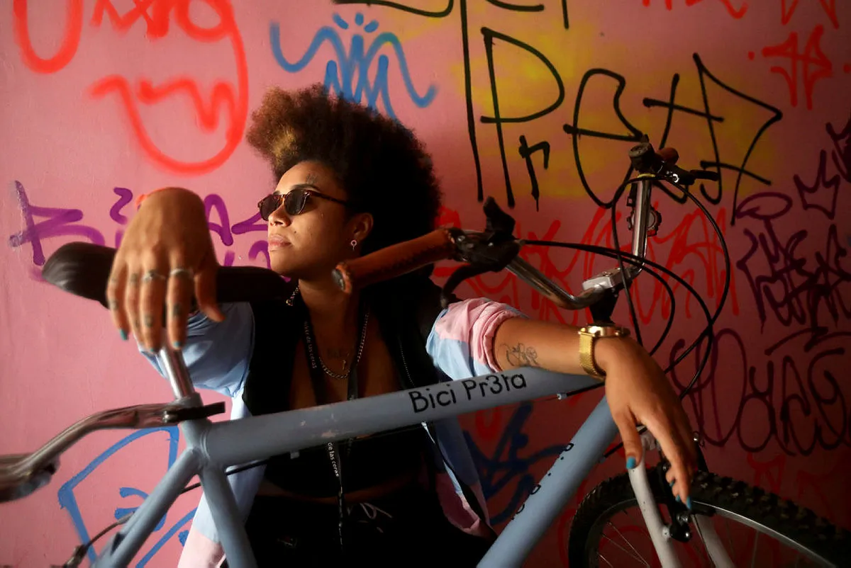 Lívia Suarez, idealizadora do La Frida Bike: transformando estruturas | Foto: Felipe Iruatã | Ag. A TARDE