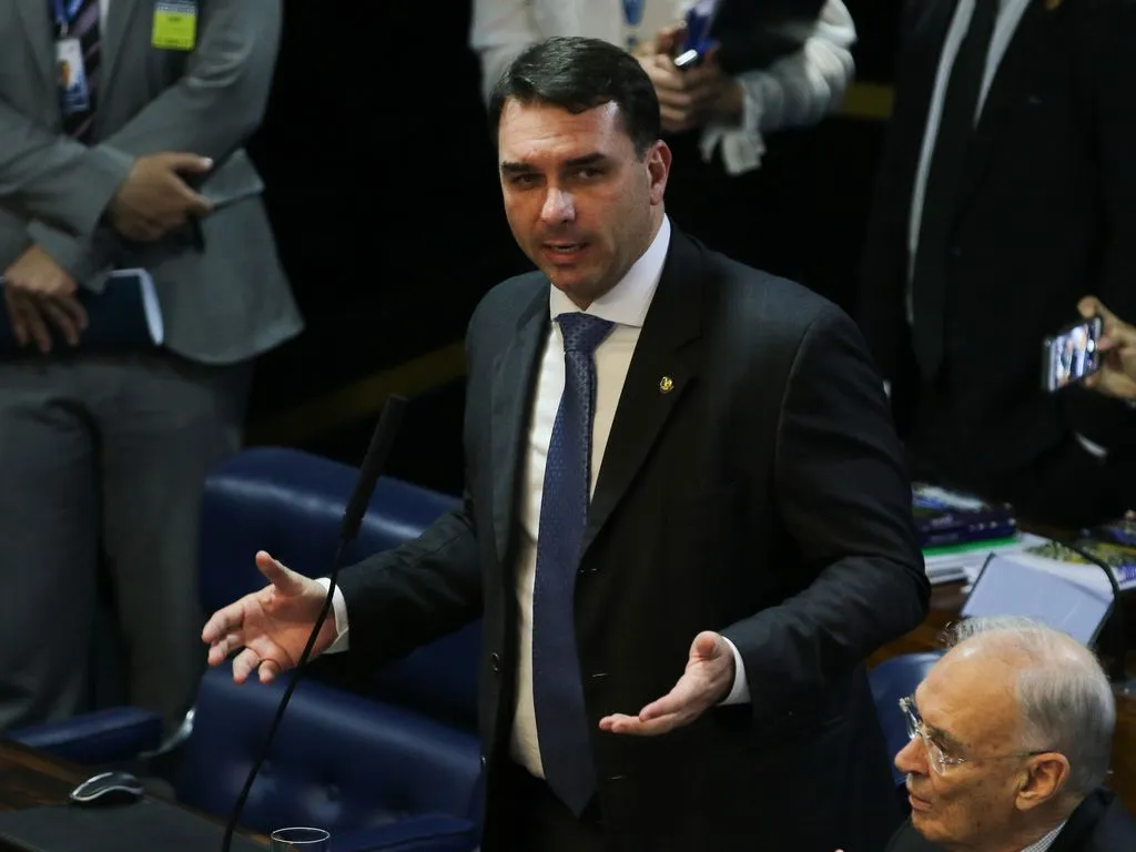 O vereador Carlos Bolsonaro também poderá entrar no foco do Ministério Público do Rio (MP-RJ).