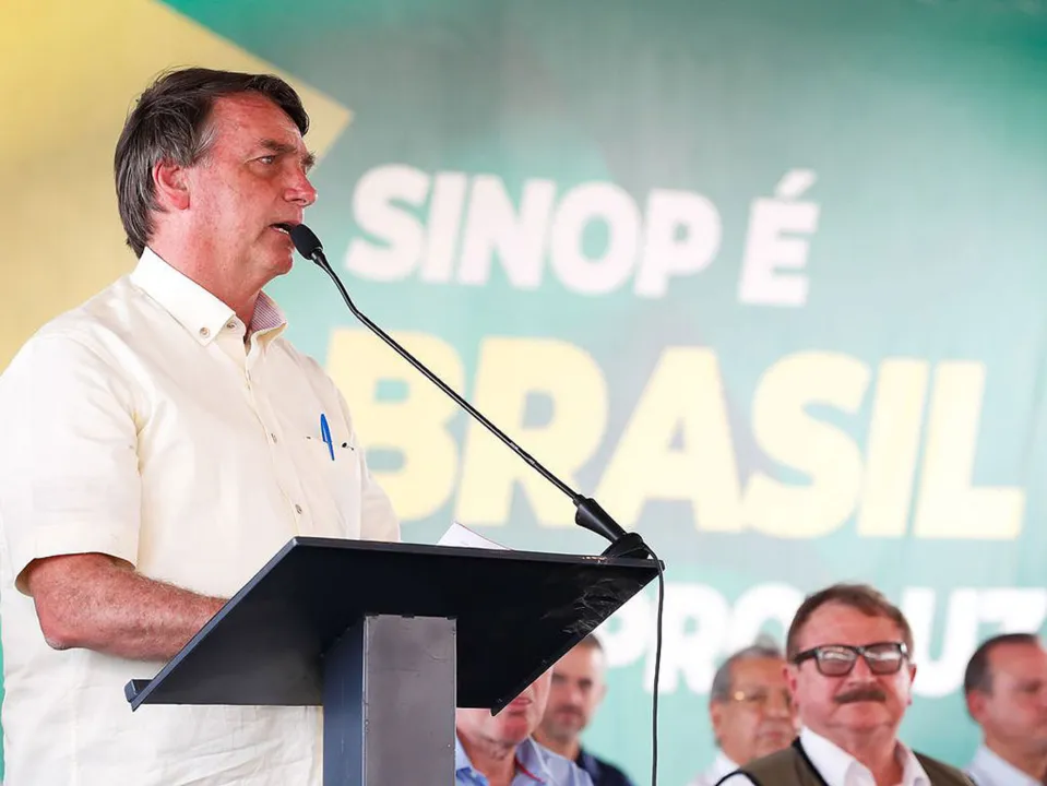 Bolsonaro participou da entrega simbólica de títulos de propriedades rurais a agricultores | Foto: Alan Santos | PR