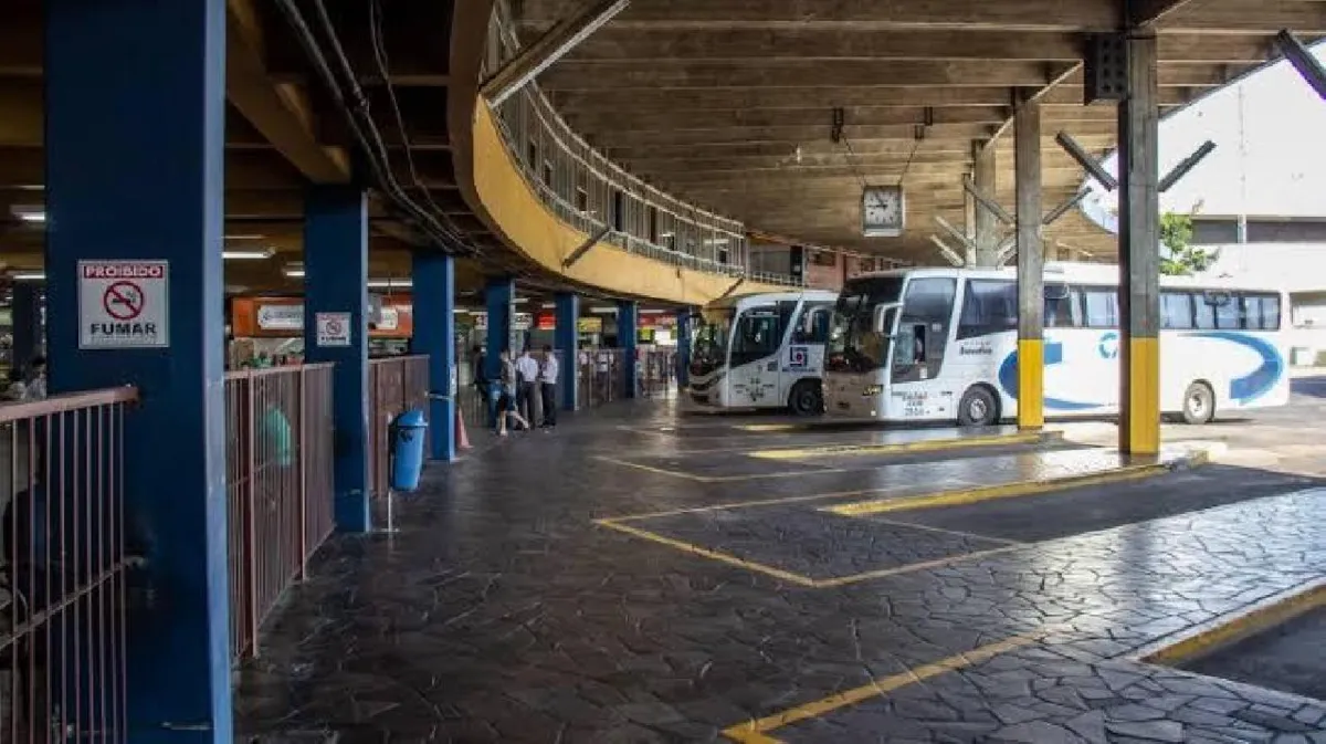 Nessas cidades, ficam suspensas a circulação, a chegada e a saída de qualquer transporte coletivo intermunicipal, público e privado, rodoviário e hidroviário.