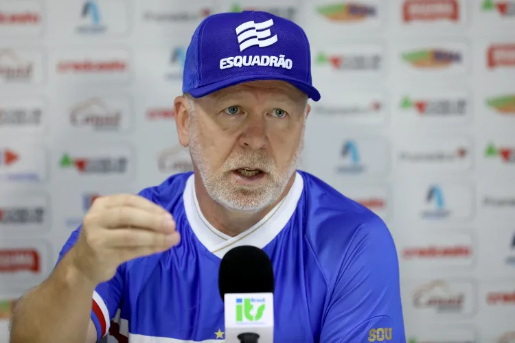 Treinador pediu um tempo para avaliar jogadores | Foto: Felipe Oliveira | E.C.Bahia