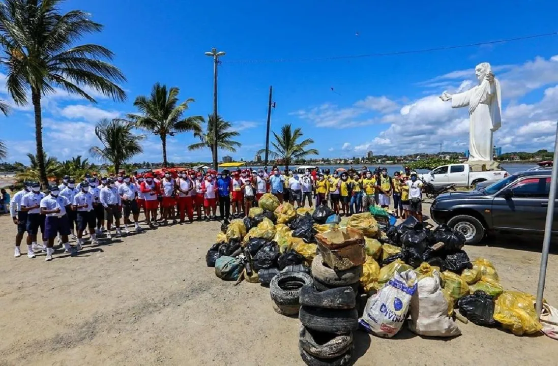 A ação voluntária, que teve como objetivo manter os ambientes limpos, especialmente para a vida marinha, fez parte das atividades do Dia Mundial da Limpeza