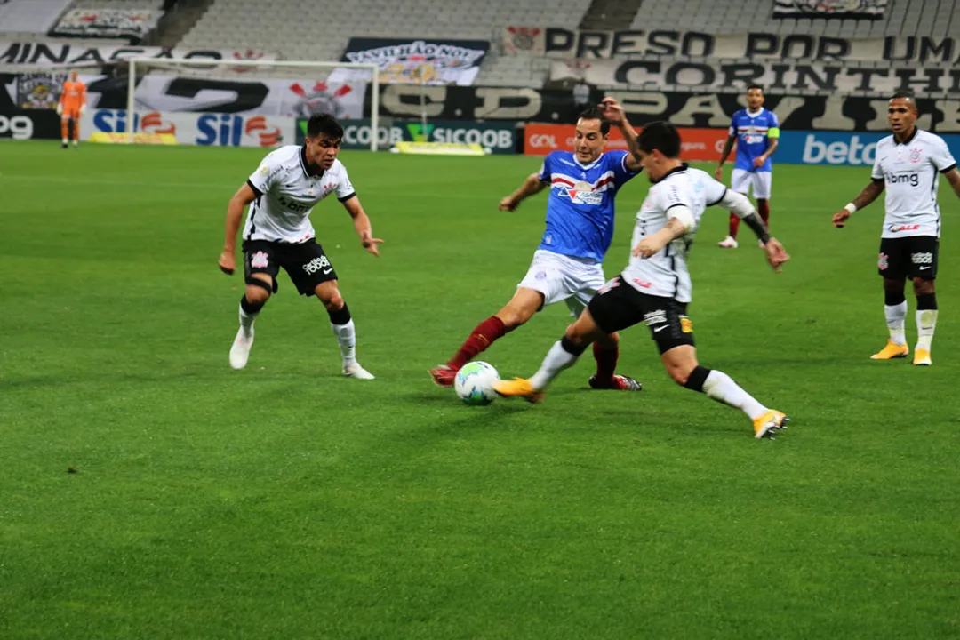 O meia Rodriguinho teve atuação apagada devido à forte marcação corinthiana | Foto: Vitor Tamar | EC Bahia