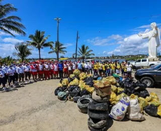Ação voluntária recolhe 2 toneladas de lixo em praias de Ilhéus e Porto Seguro