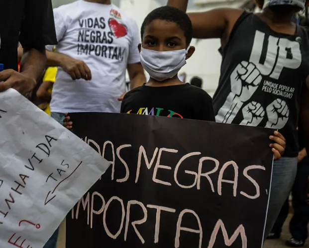 A consciência contra o racismo existente na sociedade começa desde cedo | Foto: Felipe Iruatã | Ag. A TARDE