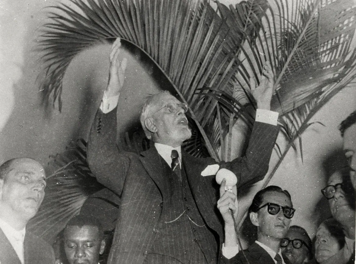 Ernesto Simões Filho discursando em Cachoeira (1954)
