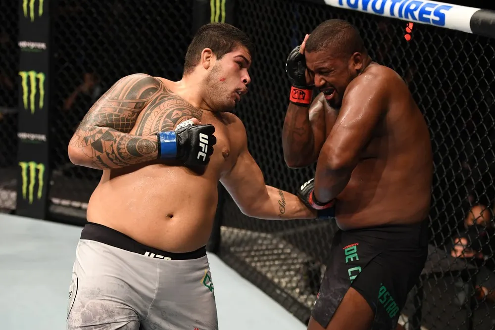 Boi (esq) foi melhor que o cabo-verdiano Yorgan de Castro e venceu por decisão unânime | Foto: Divulgação | UFC Brasil