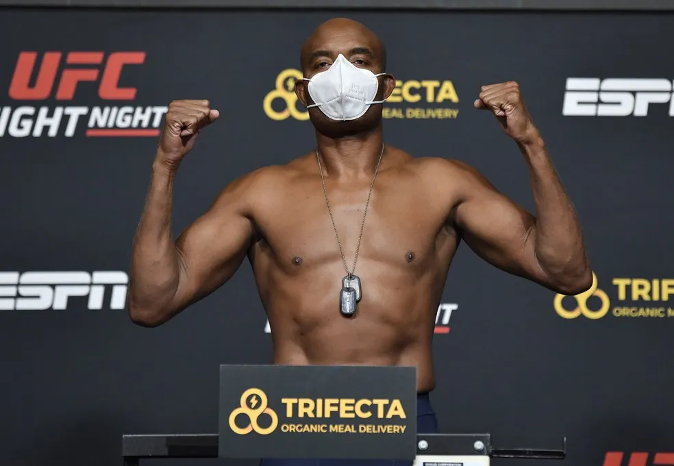 Aos 45 anos, Anderson Silva pode se orgulhar ao dizer que ele foi o campeão peso-médio mais dominante da história do UFC | Foto: Divulgação | UFC Brasil