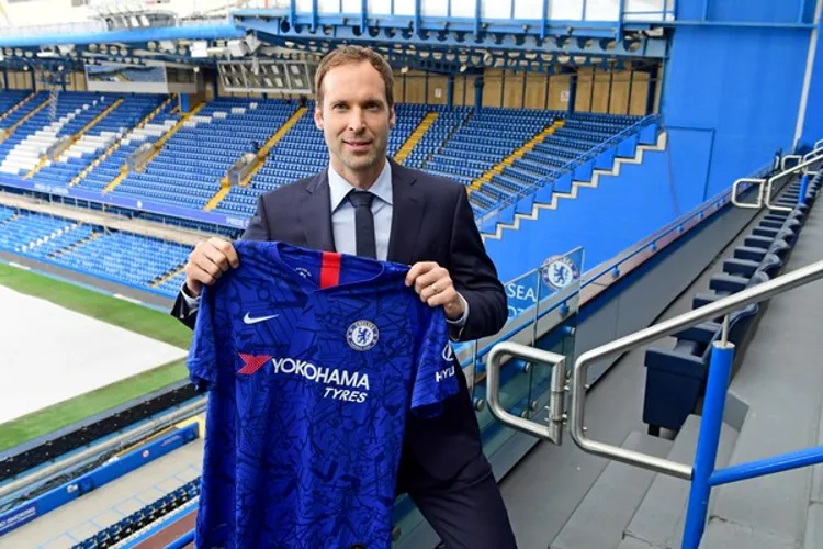 Goleiro poderá ser utilizado em campo | Foto: Clive Howes | Chelsea FC