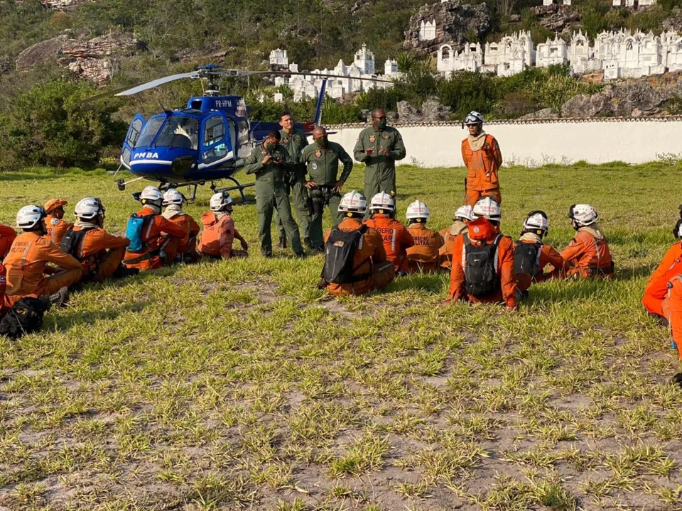 Brigadistas voluntários estão trabalhando sem trégua, desde que o fogo iniciou | Foto: Divulgação | CBMBA