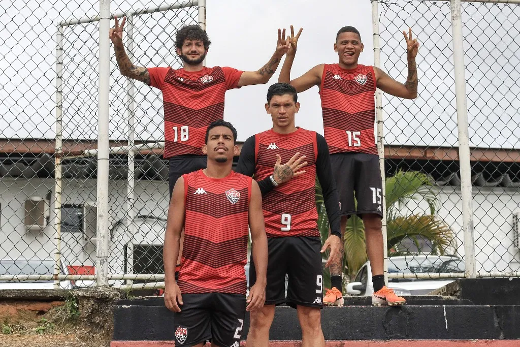 Ao longo dos próximos dias, mais jogadores do plantel rubro-negro devem ter seus vínculos estendidos | Foto: Letícia Martins | EC Vitória