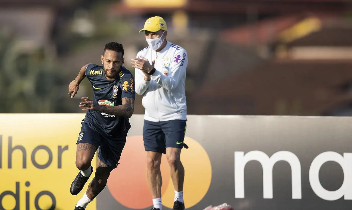 Técnico dá sinais de que pode escalar Bruno Guimarães contra Bolívia | Foto: Lucas Figueiredo | CBF