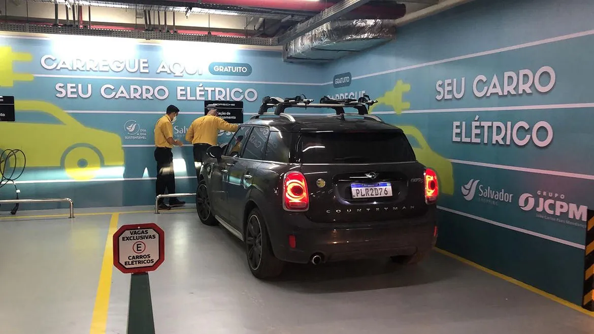 Shopping tem novo ponto de recarga de híbridos e elétricos | Fotos: Divulgação