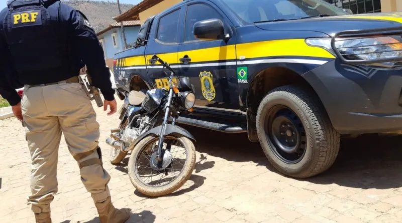 Homem foi detido e encaminhado à Delegacia de Polícia | Foto: Divulgação | PRF