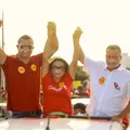 Ao lado de Rui Costa, Ivoneide Caetano realiza carreata em Camaçari imagem