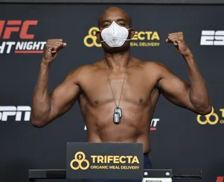 Anderson Silva encara Uriah Hall em provável última luta no UFC