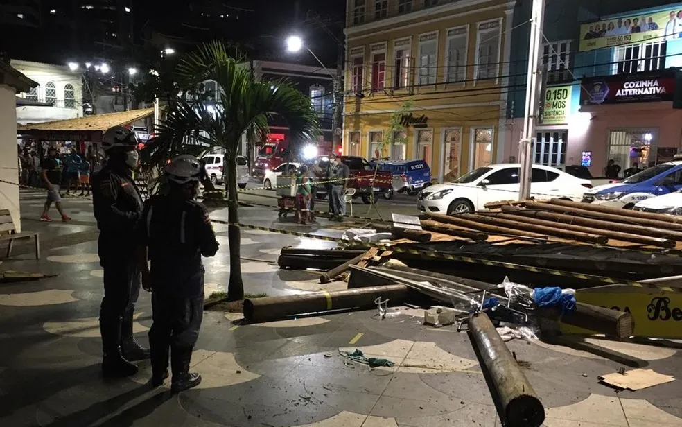 Com a estrutura danificada, proprietário diz que já estava providenciando a mudança do local | Foto: Divulgação | Corpo de Bombeiros