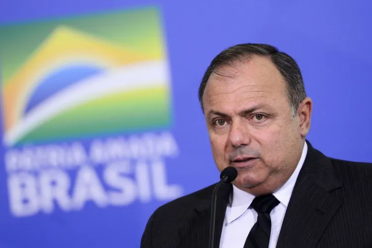 As estimativas iniciais deixavam para março a aplicação das primeiras doses, mas a data foi fortemente criticada