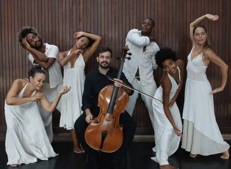 Em “Atravessar”, os dois corpos artísticos oficiais da Bahia tratam de amor e presença | Foto: Inara Rosas | Divulgação