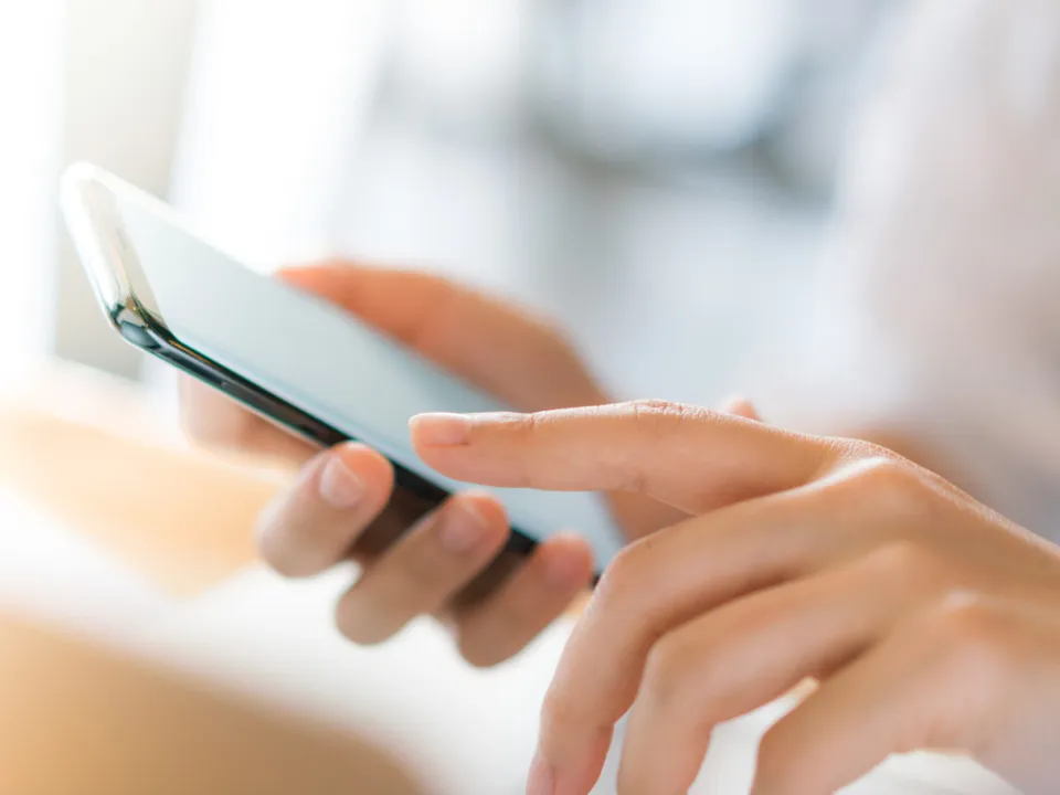 Os dois aplicativos podem ser instalados gratuitamente em qualquer dispositivo móvel | Foto: Divulgação | Freepik
