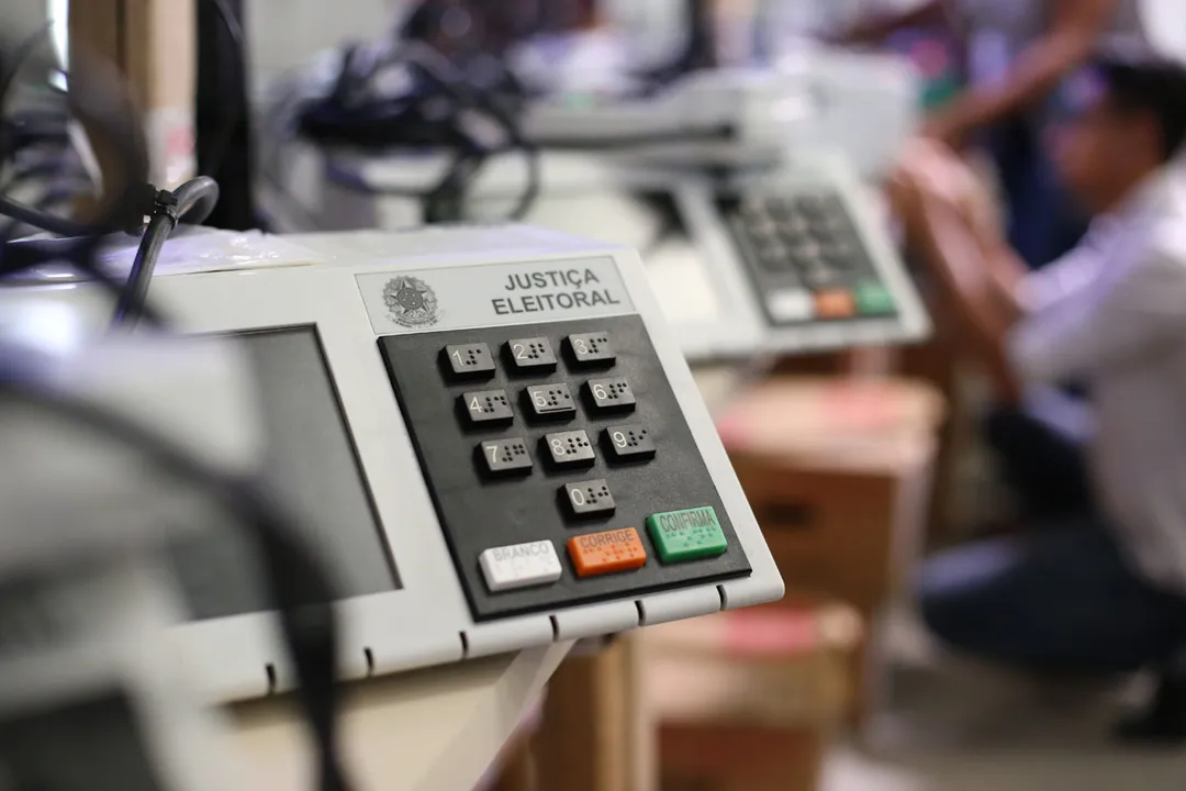 Desde terça-feira, 24, os eleitores das 57 cidades onde haverá segundo turno não podem ser presos ou detidos | Foto: Raul Spinassé | Ag. A TARDE
