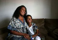 Mães negras enfrentam desafio diário de criar filhos empoderados