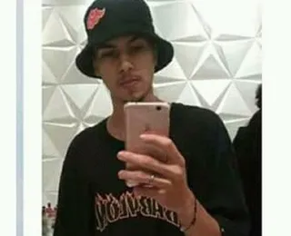 Corpo de entregador de pizza é encontrado em terreno baldio em Feira de Santana