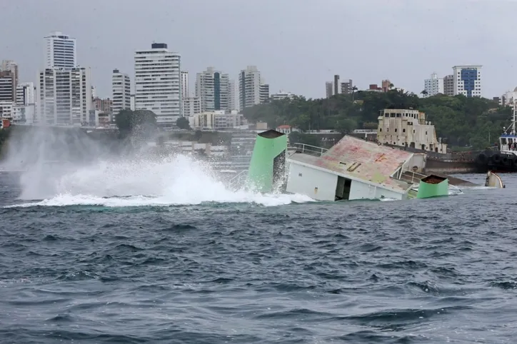 Afundamento do ferry Agenor Gordilho pode aquecer turismo subaquático na Bahia