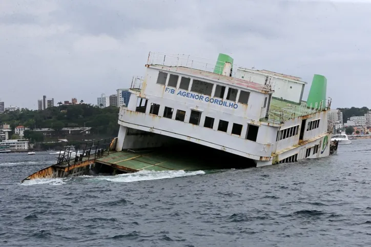 Afundamento do ferry Agenor Gordilho pode aquecer turismo subaquático na Bahia