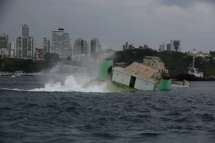 Afundamento do ferry Agenor Gordilho pode aquecer turismo subaquático na Bahia