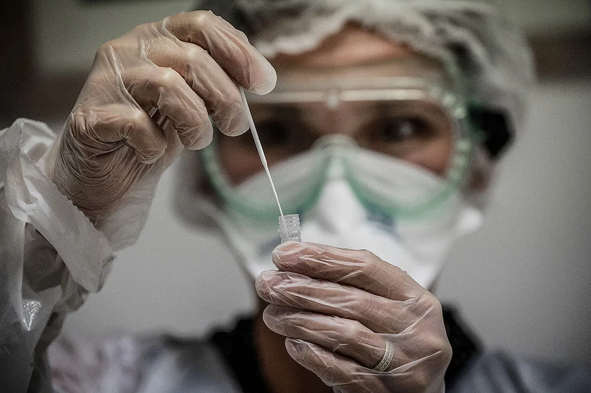 A perspectiva da falta de medicamentos segue uma triste tradição de desabastecimento de fármacos no país | Foto: Jeff Pachoud | AFP