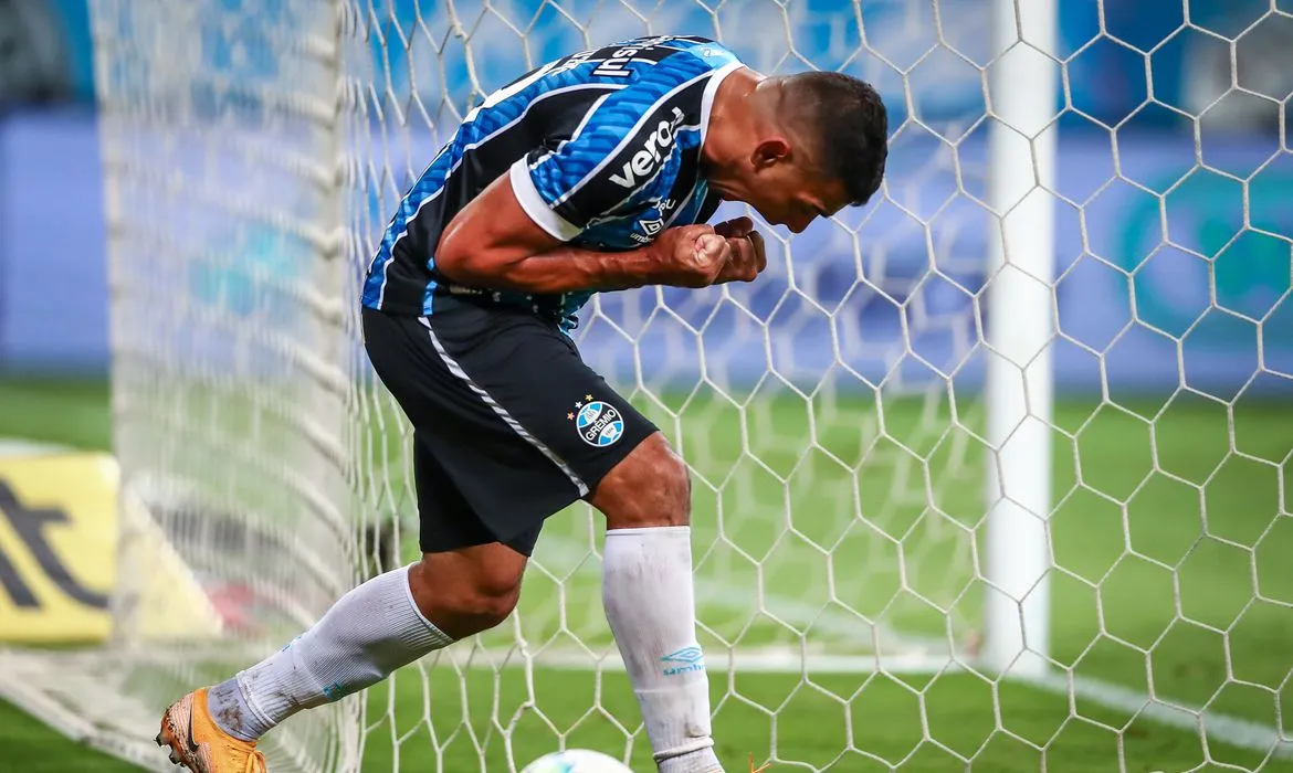 Gol de Diego Souza em Porto Alegre coloca o tricolor gaúcho em vantagem por vaga na decisão | Foto: Lucas Uebel | Grêmio FBPA