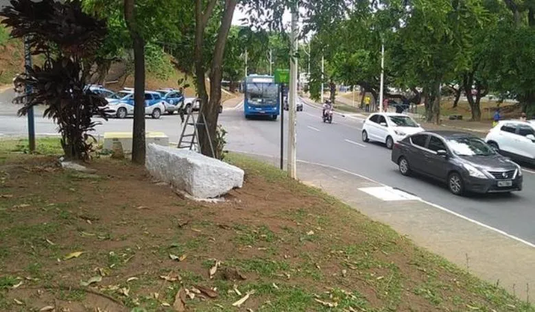 O local do acidente foi próximo de um ponto de ônibus na Avenida Centenário | Foto: Reprodução | Blog do Marcelo