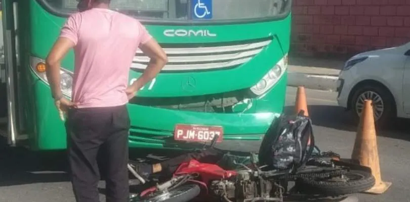 Motociclista não resistiu aos ferimentos após colidir com o ônibus