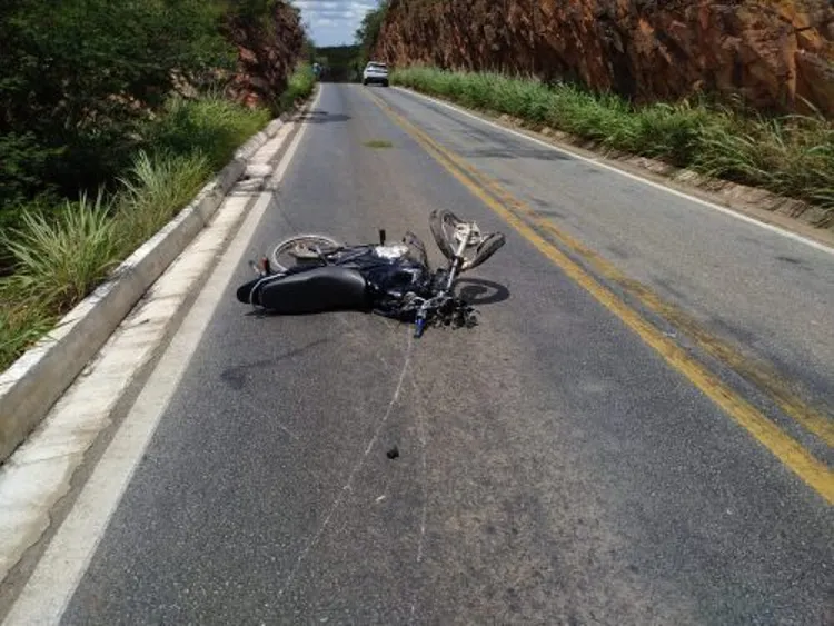Casal foi atingido por carro enquanto trafegava na BR-430 | Foto: Reprodução | Portal Alô Pilões