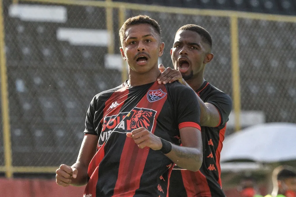 Com seis gols, Samuel (esq) é o artilheiro do Vitória no Brasileirão Sub-20 | Foto: Letícia Martins | EC Vitória