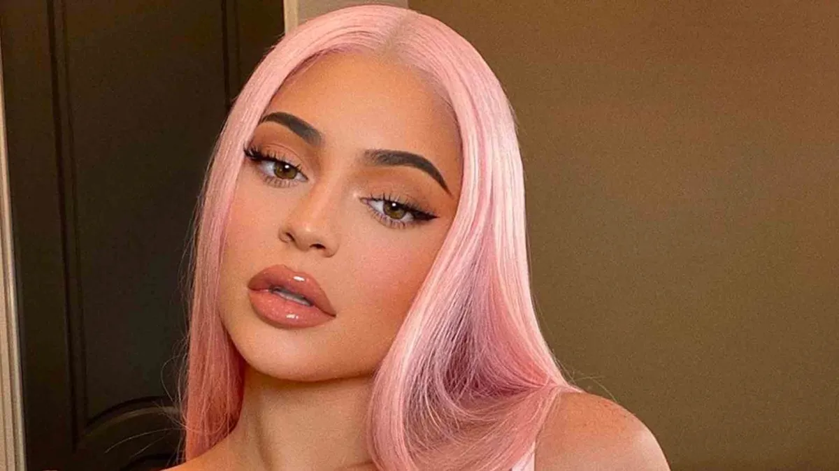 Kylie Jenner, caçula do clã Kardashian/Jenner, encabeça a lista com US$ 590 milhões I Foto: Reprodução