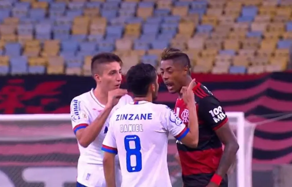 Segundo perícia contratada pelo clube baiano, meia colombiano disse "tá quanto?" ao atacante adversário I Foto: Reprodução