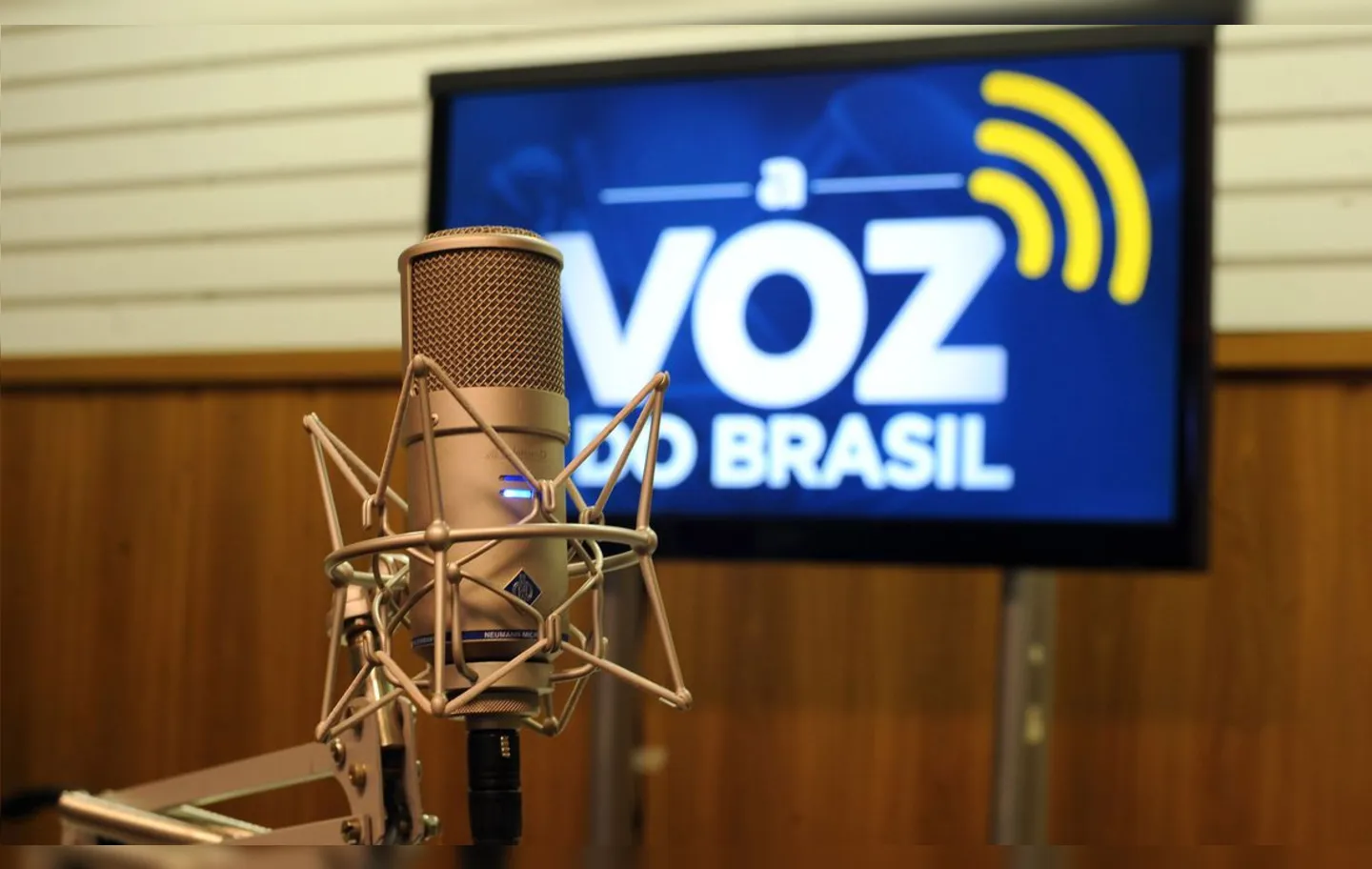 Emissoras de rádio são obrigadas a retransmitir o programa diariamente I Foto: Agência Brasil