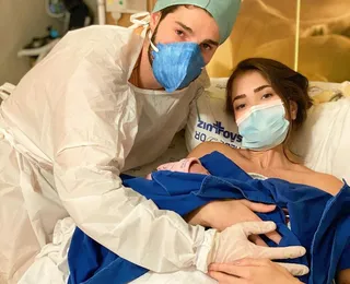 Nasce Raika, filha de Alok e Romana Novais, após parto prematuro devido à covid-19