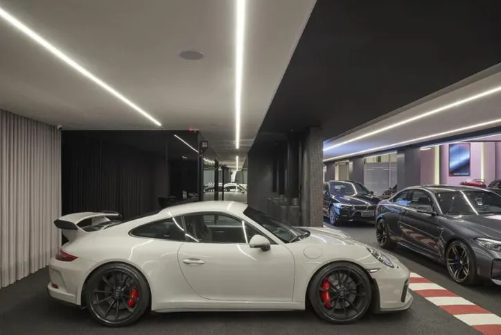 Imagem ilustrativa da imagem Mercado de carros premium e de luxo cresce imune à crise