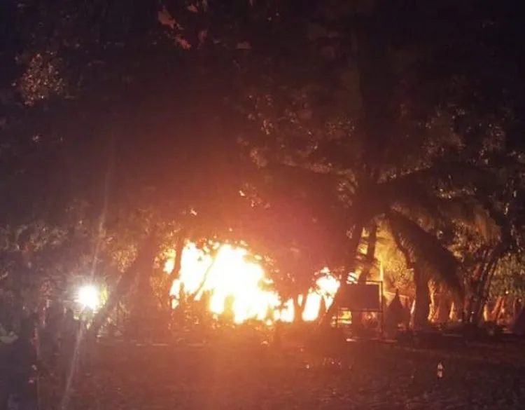 Incêndio atingiu barraca durante a noite de Réveillon | Foto: Reprodução | Redes Sociais