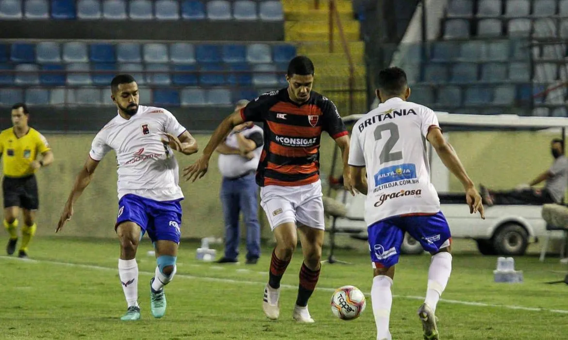 Tricolor cria melhores chances, mas perde para lanterna por 1 a 0 | Foto: Guilherme Drovas | Oeste FC